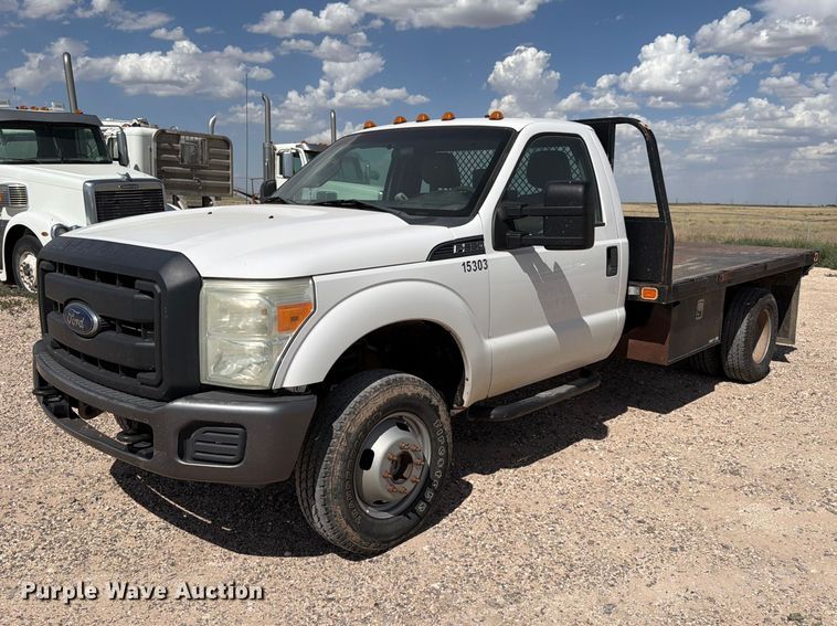 2016 Ford F350 Super Duty flatbed pickup truck