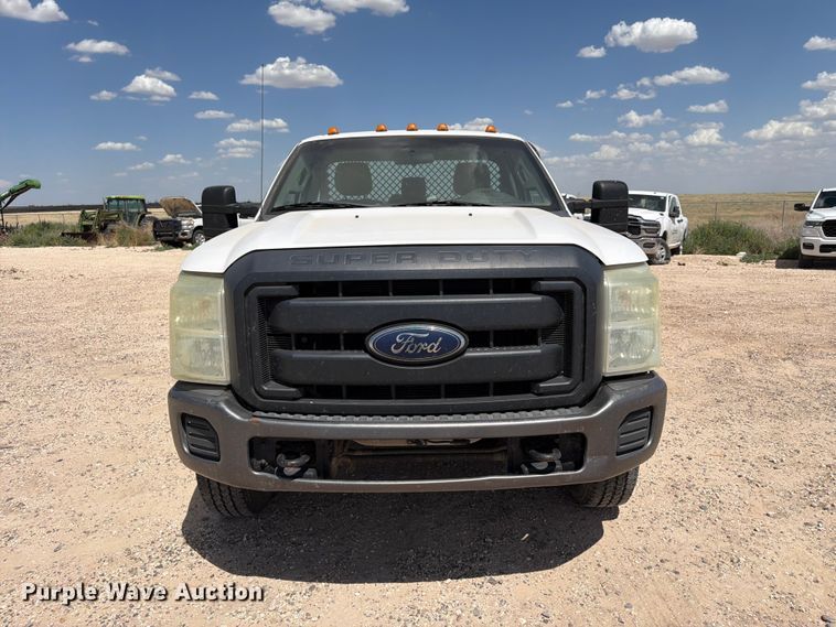 image for item EW8671 2016 Ford F350 Super Duty flatbed pickup truck