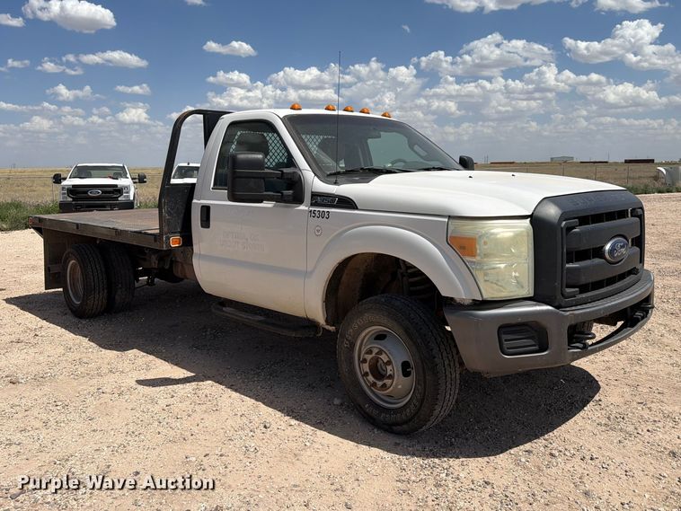image for item EW8671 2016 Ford F350 Super Duty flatbed pickup truck