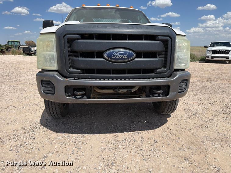 image for item EW8671 2016 Ford F350 Super Duty flatbed pickup truck