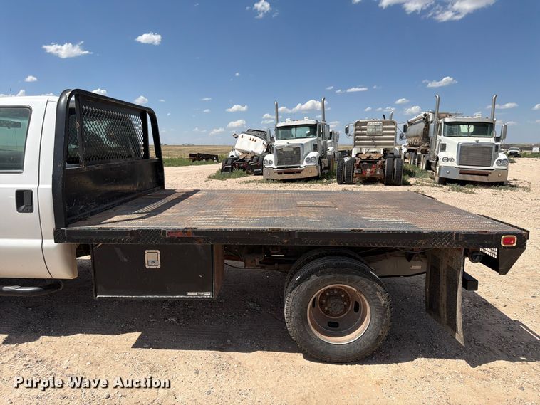 image for item EW8671 2016 Ford F350 Super Duty flatbed pickup truck