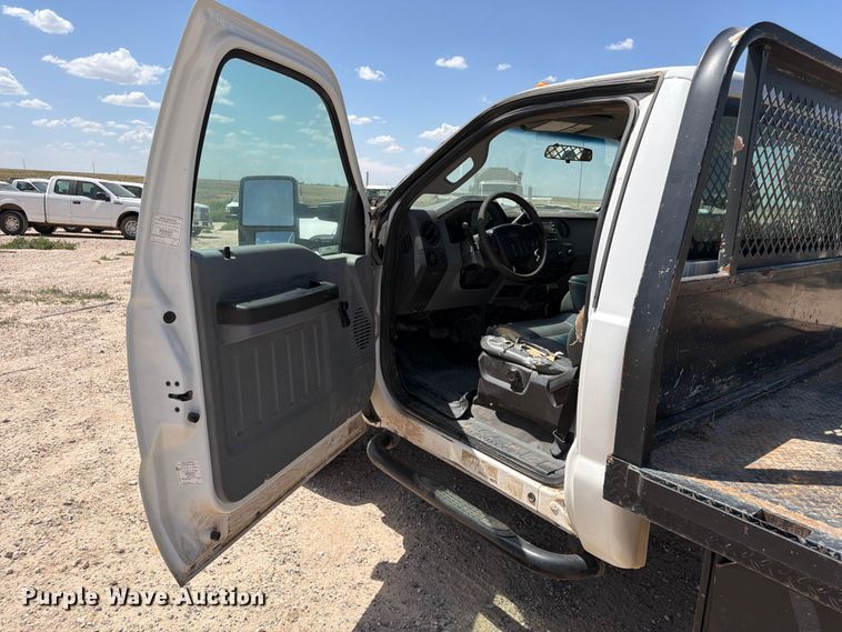 image for item EW8671 2016 Ford F350 Super Duty flatbed pickup truck