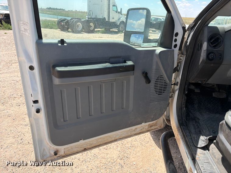 image for item EW8671 2016 Ford F350 Super Duty flatbed pickup truck
