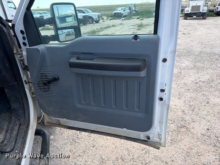 image for item EW8671 2016 Ford F350 Super Duty flatbed pickup truck