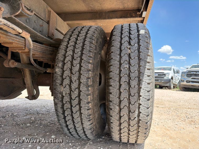 image for item EW8671 2016 Ford F350 Super Duty flatbed pickup truck