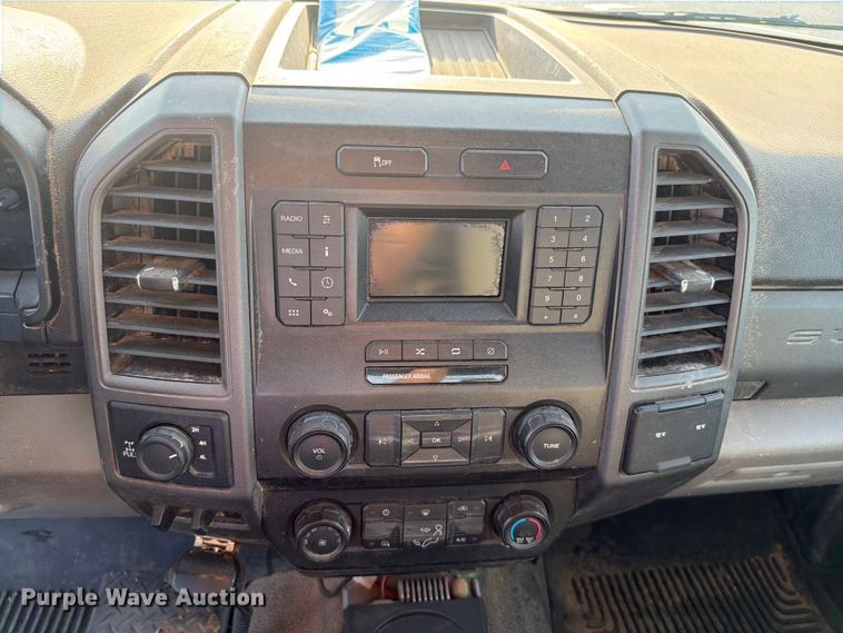 image for item EW8672 2020 Ford F250 Super Duty Ext. Cab pickup truck