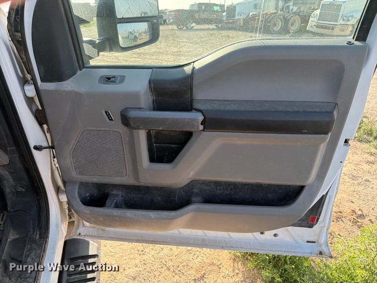 image for item EW8672 2020 Ford F250 Super Duty Ext. Cab pickup truck