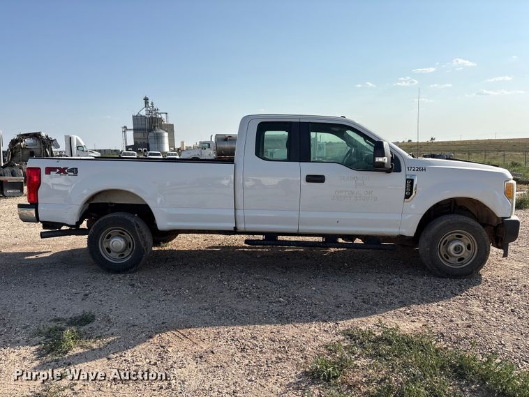 image for item EW8673 2017 Ford F250 Super Duty Ext. Cab pickup truck