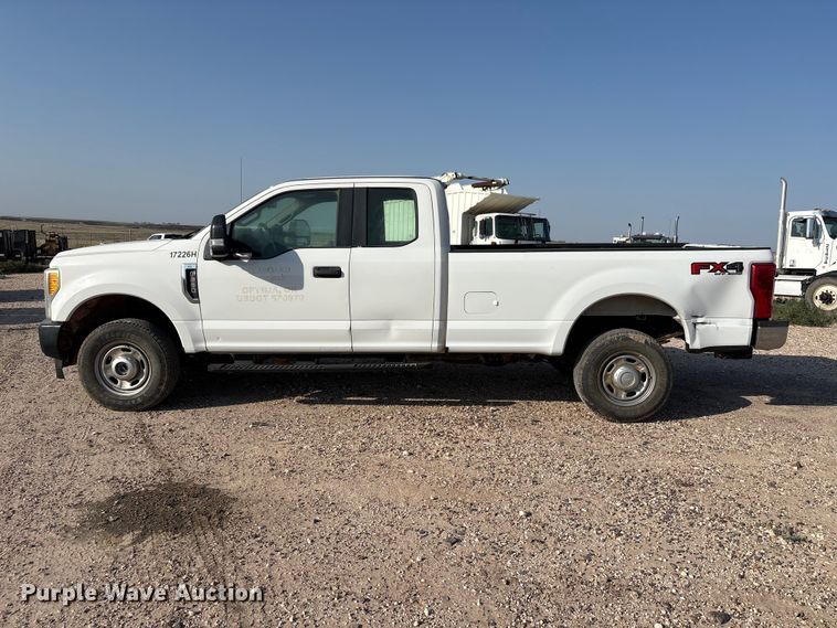 image for item EW8673 2017 Ford F250 Super Duty Ext. Cab pickup truck