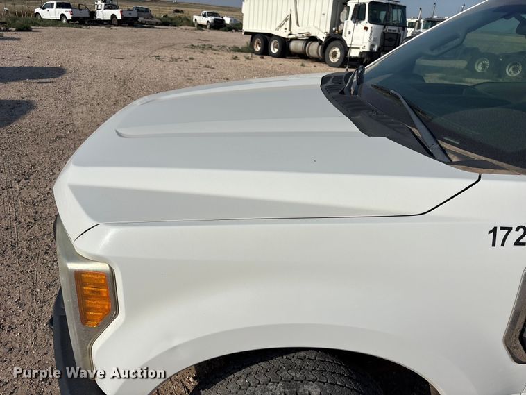 image for item EW8673 2017 Ford F250 Super Duty Ext. Cab pickup truck