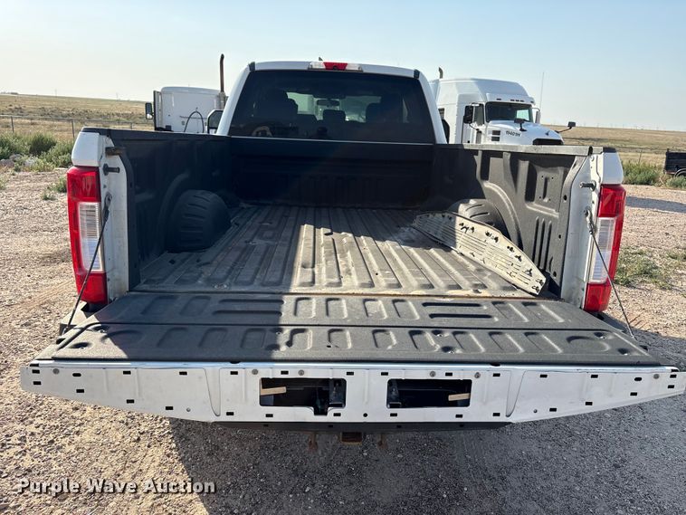 image for item EW8673 2017 Ford F250 Super Duty Ext. Cab pickup truck