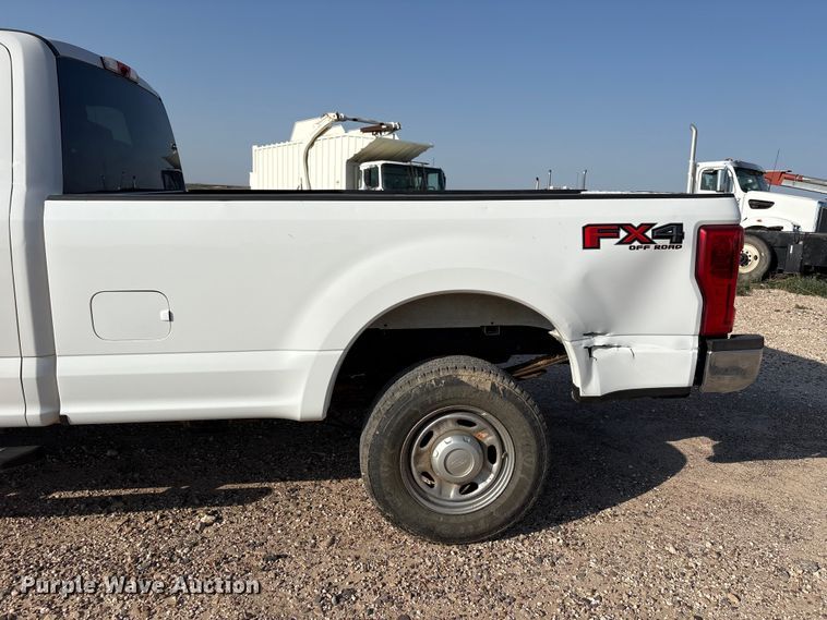 image for item EW8673 2017 Ford F250 Super Duty Ext. Cab pickup truck