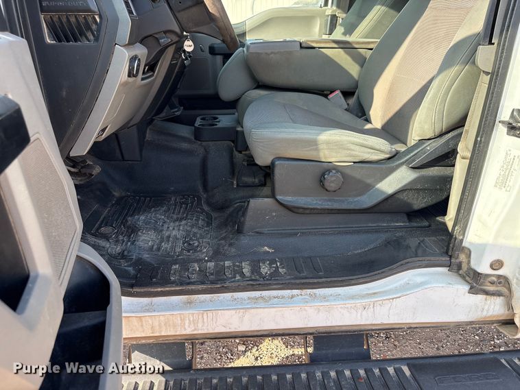 image for item EW8673 2017 Ford F250 Super Duty Ext. Cab pickup truck