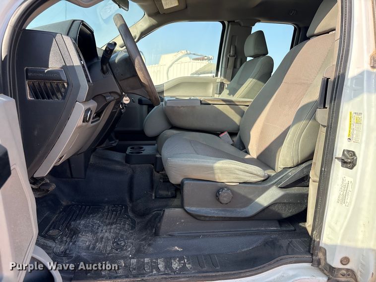 image for item EW8673 2017 Ford F250 Super Duty Ext. Cab pickup truck