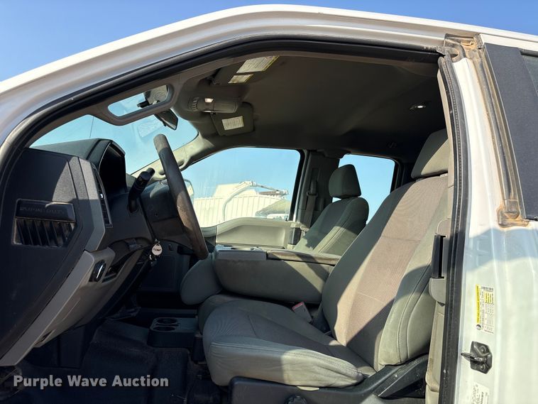 image for item EW8673 2017 Ford F250 Super Duty Ext. Cab pickup truck