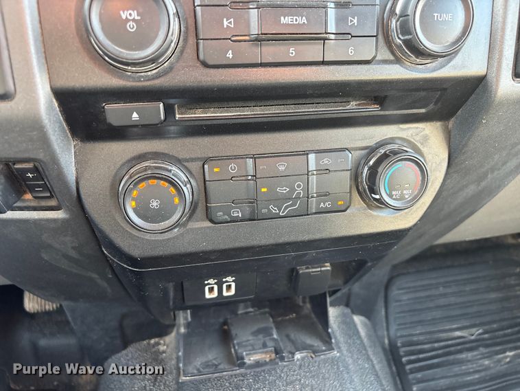 image for item EW8673 2017 Ford F250 Super Duty Ext. Cab pickup truck