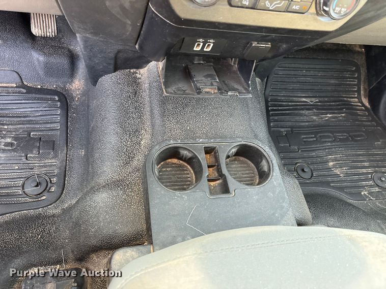 image for item EW8673 2017 Ford F250 Super Duty Ext. Cab pickup truck