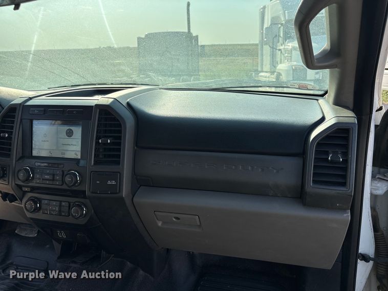 image for item EW8673 2017 Ford F250 Super Duty Ext. Cab pickup truck