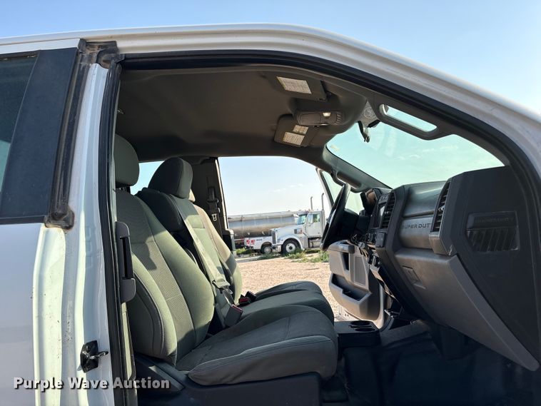 image for item EW8673 2017 Ford F250 Super Duty Ext. Cab pickup truck