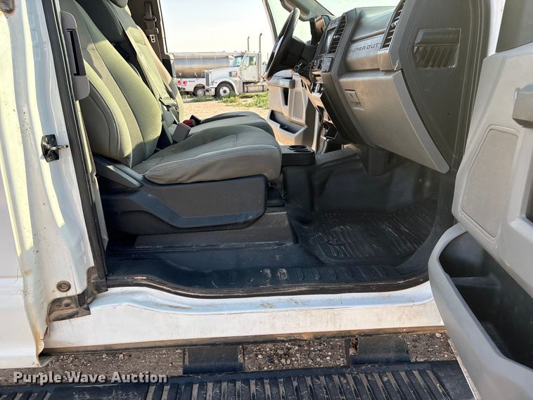 image for item EW8673 2017 Ford F250 Super Duty Ext. Cab pickup truck