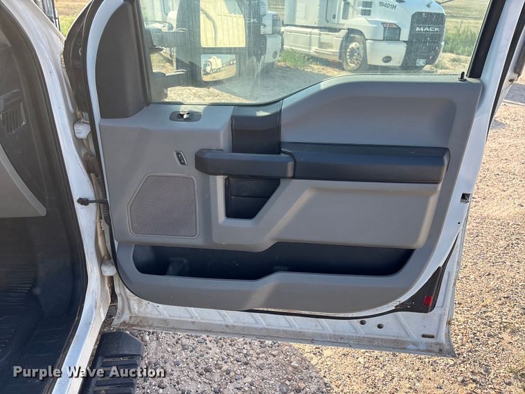 image for item EW8673 2017 Ford F250 Super Duty Ext. Cab pickup truck