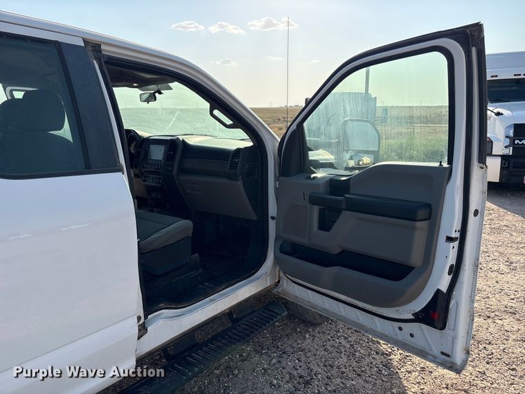 image for item EW8673 2017 Ford F250 Super Duty Ext. Cab pickup truck