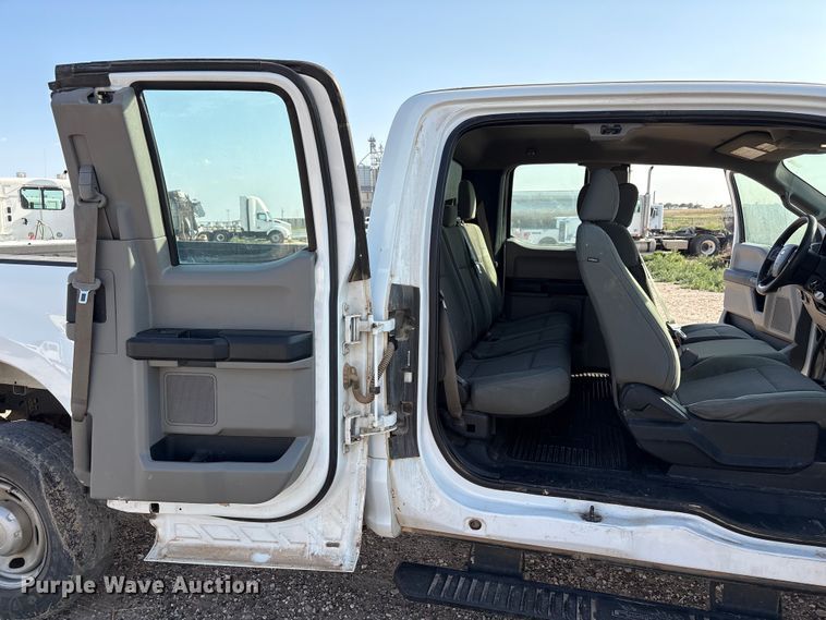 image for item EW8673 2017 Ford F250 Super Duty Ext. Cab pickup truck