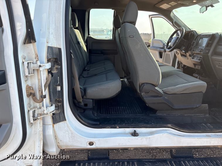 image for item EW8673 2017 Ford F250 Super Duty Ext. Cab pickup truck