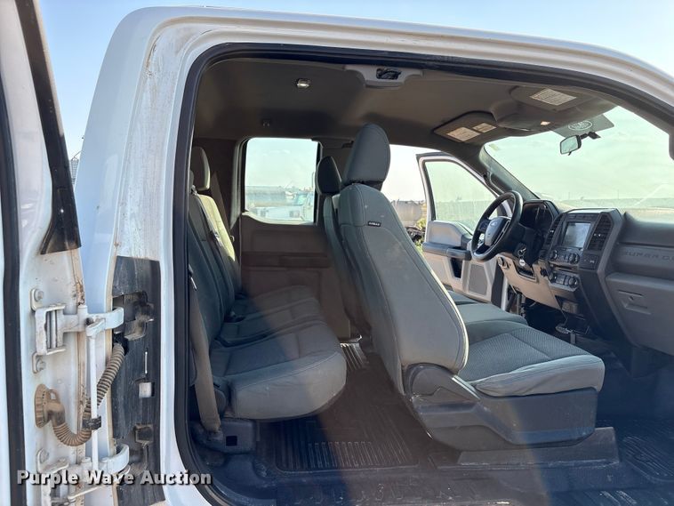 image for item EW8673 2017 Ford F250 Super Duty Ext. Cab pickup truck