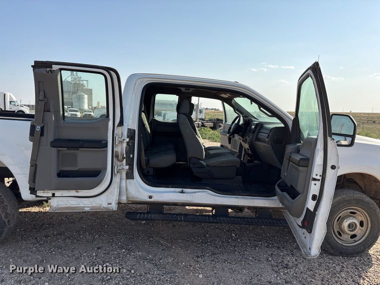 image for item EW8673 2017 Ford F250 Super Duty Ext. Cab pickup truck