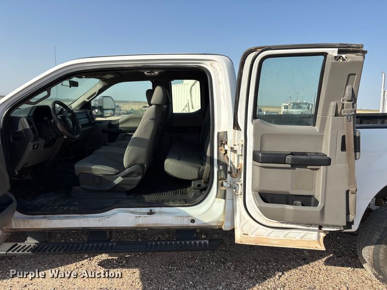 image for item EW8673 2017 Ford F250 Super Duty Ext. Cab pickup truck