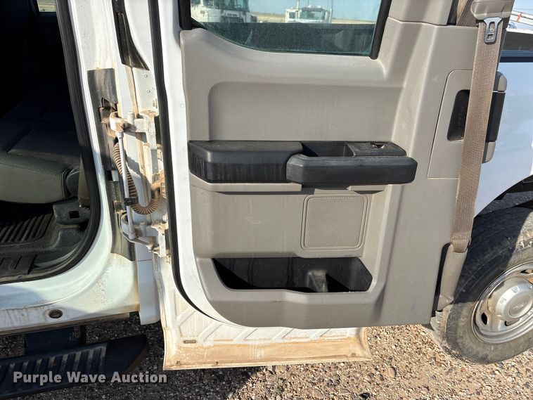 image for item EW8673 2017 Ford F250 Super Duty Ext. Cab pickup truck