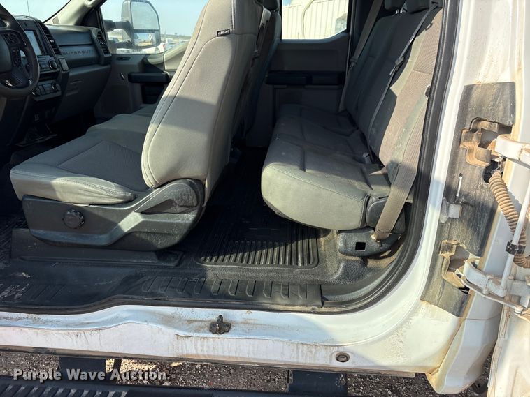 image for item EW8673 2017 Ford F250 Super Duty Ext. Cab pickup truck