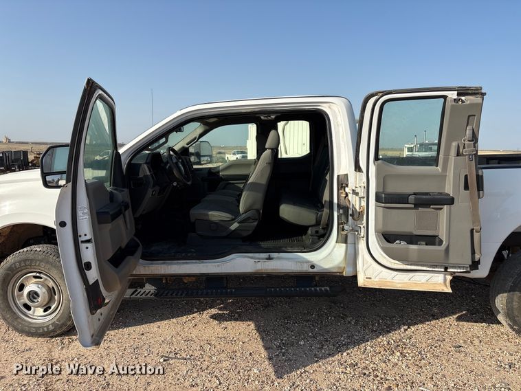 image for item EW8673 2017 Ford F250 Super Duty Ext. Cab pickup truck