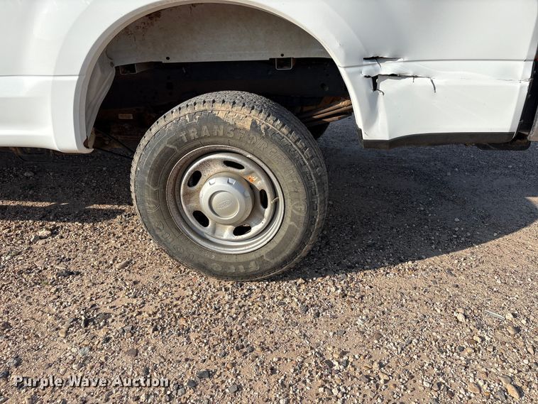 image for item EW8673 2017 Ford F250 Super Duty Ext. Cab pickup truck