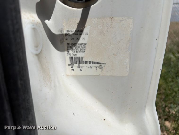 image for item EW8683 2015 Ford F250 Super Duty Ext. Cab pickup truck