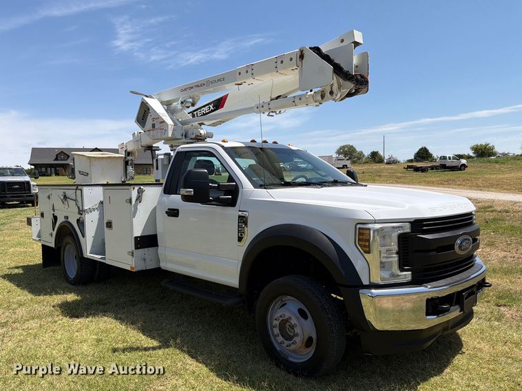 image for item EW8695 2019 Ford F550 Super Duty bucket truck