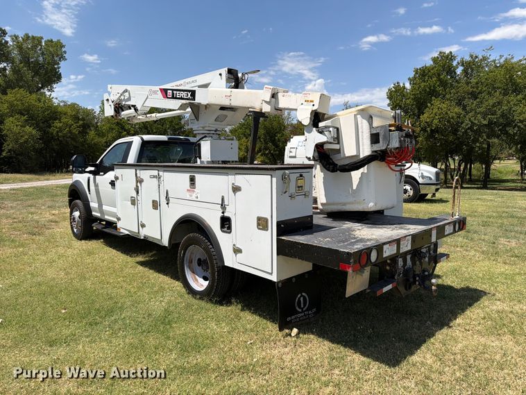 image for item EW8695 2019 Ford F550 Super Duty bucket truck