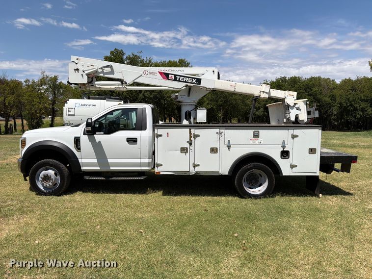 image for item EW8695 2019 Ford F550 Super Duty bucket truck