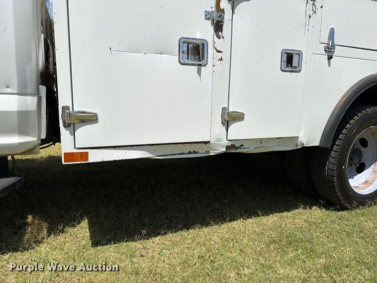 image for item EW8695 2019 Ford F550 Super Duty bucket truck