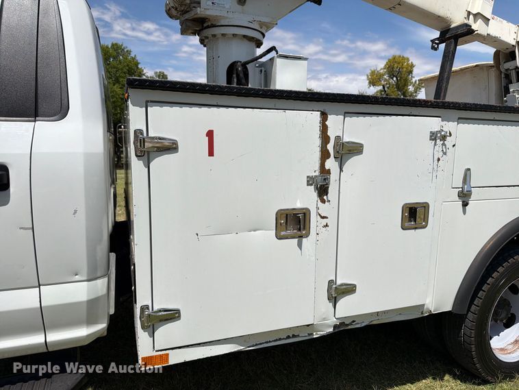 image for item EW8695 2019 Ford F550 Super Duty bucket truck