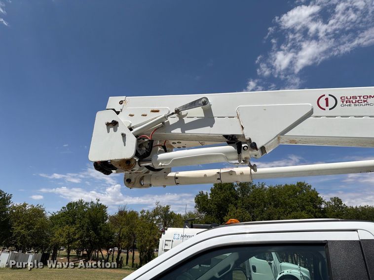 image for item EW8695 2019 Ford F550 Super Duty bucket truck