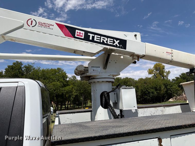 image for item EW8695 2019 Ford F550 Super Duty bucket truck