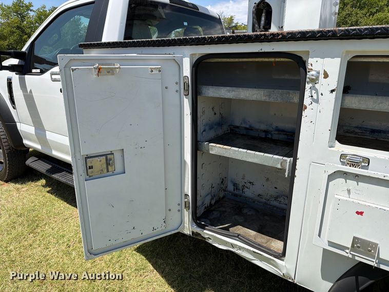 image for item EW8695 2019 Ford F550 Super Duty bucket truck