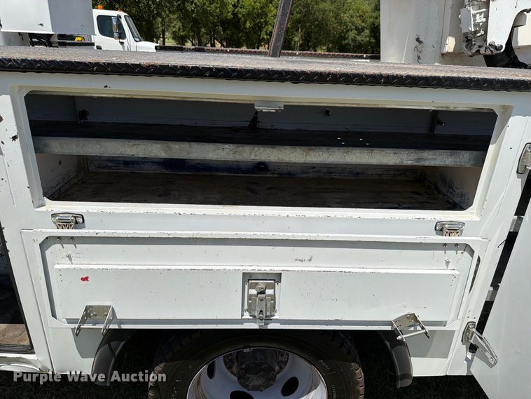 image for item EW8695 2019 Ford F550 Super Duty bucket truck