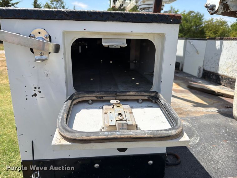 image for item EW8695 2019 Ford F550 Super Duty bucket truck