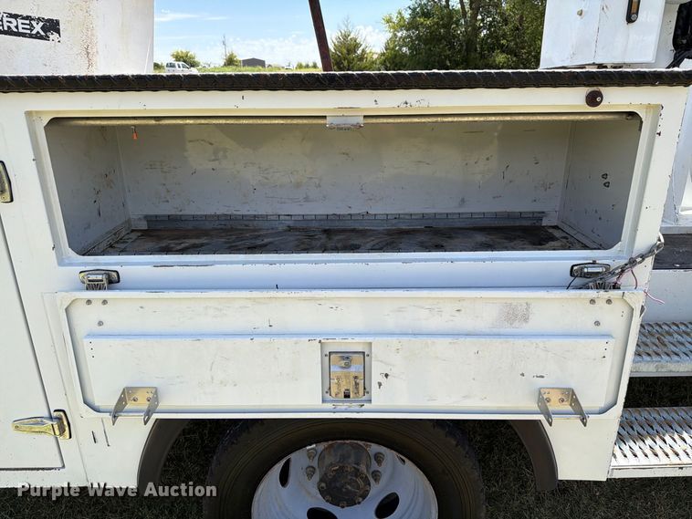 image for item EW8695 2019 Ford F550 Super Duty bucket truck
