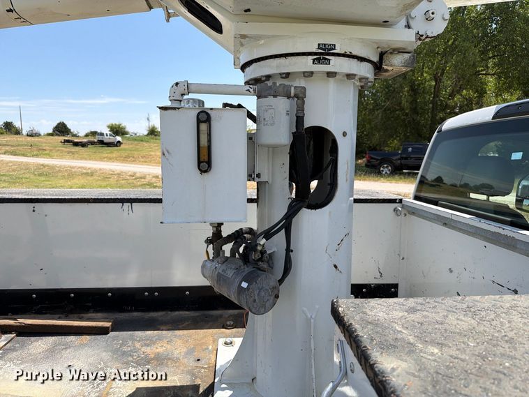 image for item EW8695 2019 Ford F550 Super Duty bucket truck