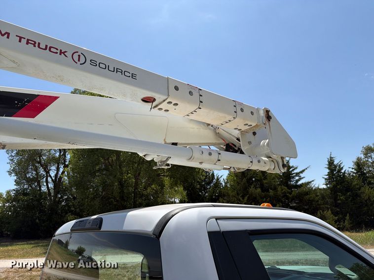 image for item EW8695 2019 Ford F550 Super Duty bucket truck