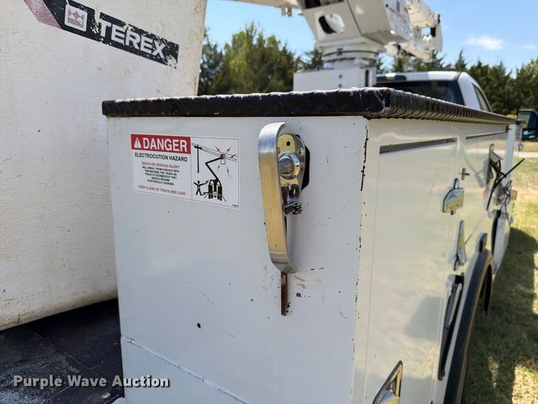 image for item EW8695 2019 Ford F550 Super Duty bucket truck